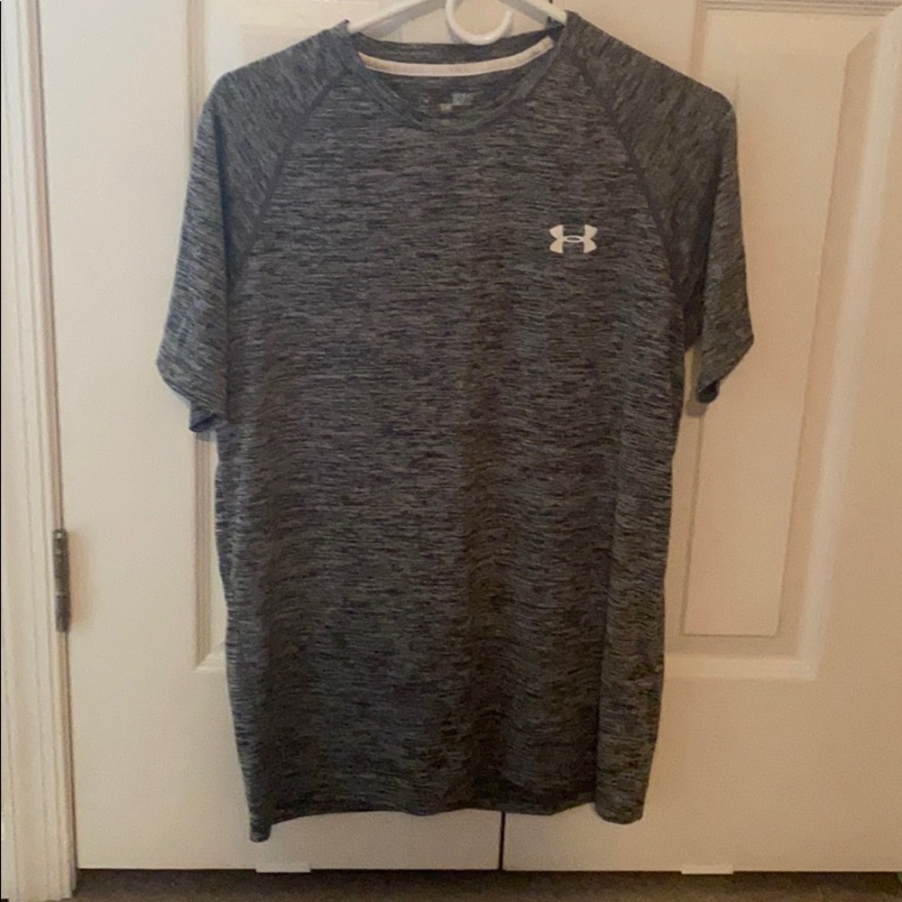 grey men’s small under armour tee
